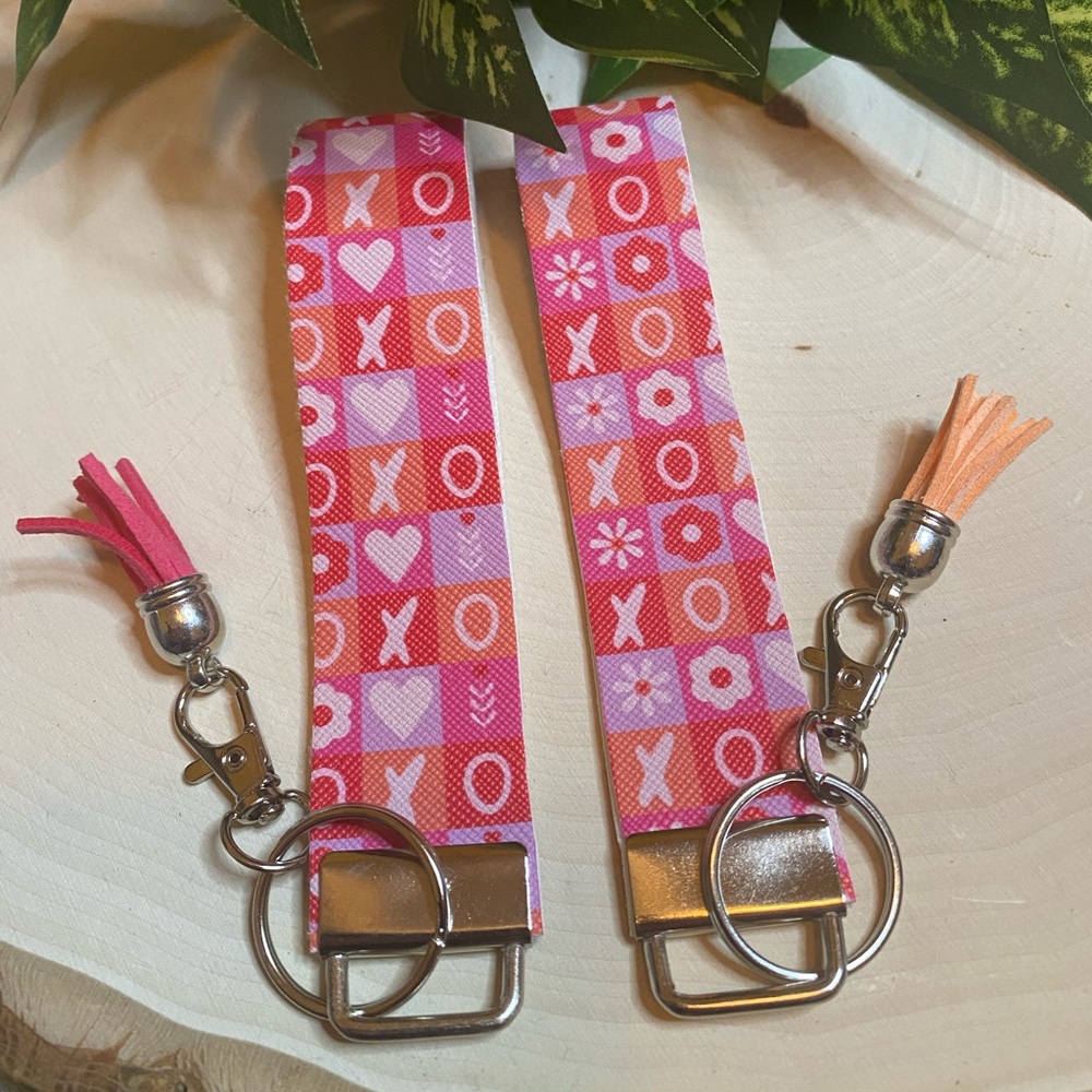 XOXO Pink & Red Valentines Womens Keychain Wristlet (price for 1)